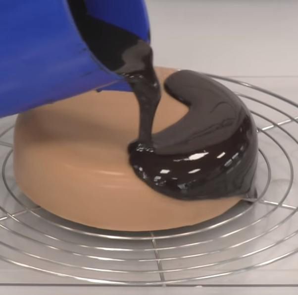 Украшение шоколадом готовой формы